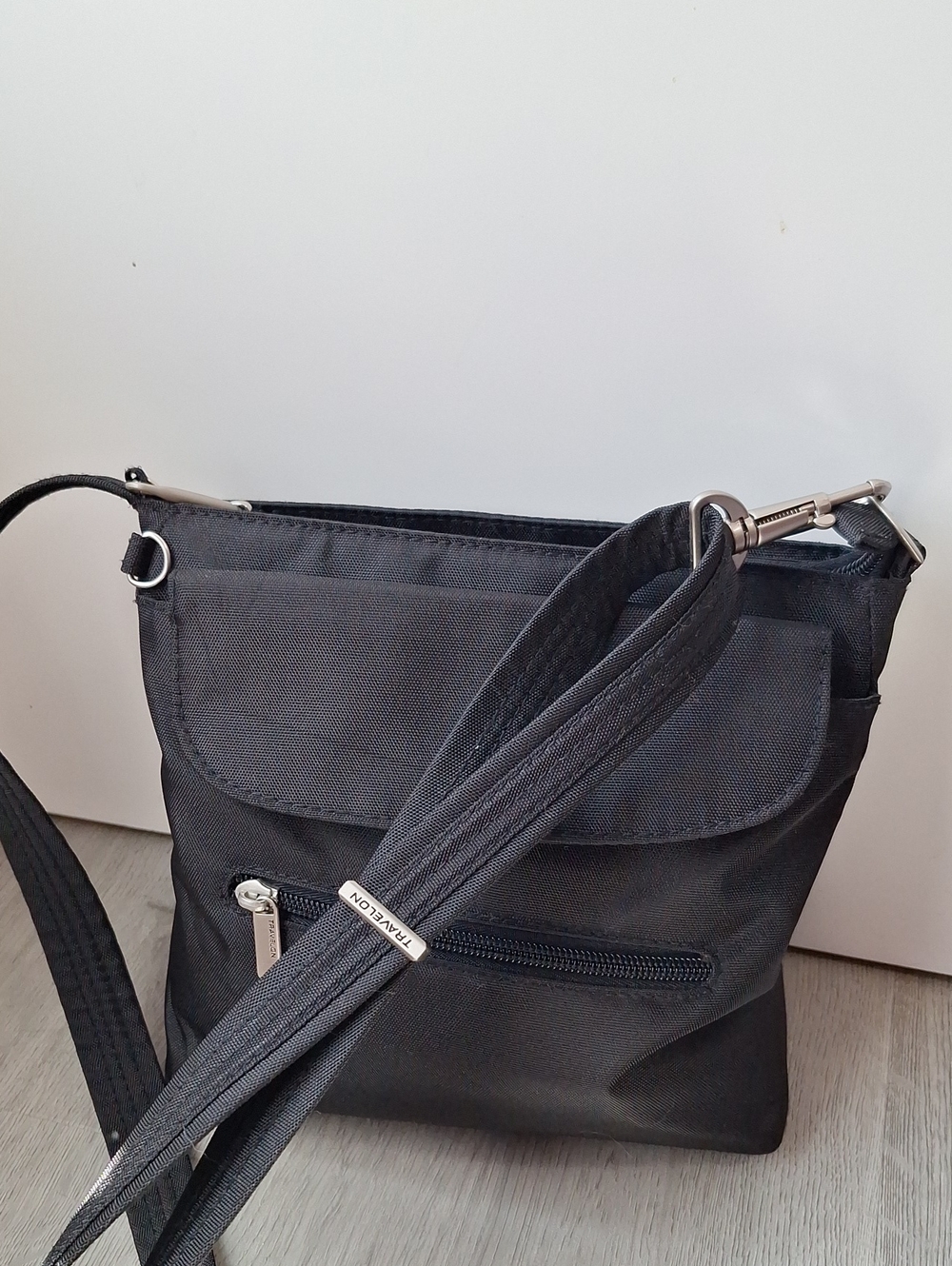 Travelon Anti-theft Crossbody Travel Bag with Lockable Zippers And RFID